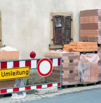 Umleitung Sign – Meaning & Driving Tips What does the umleitung sign mean?